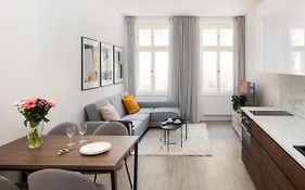Prague Days - Minimalist Apartment - Easy City Access
